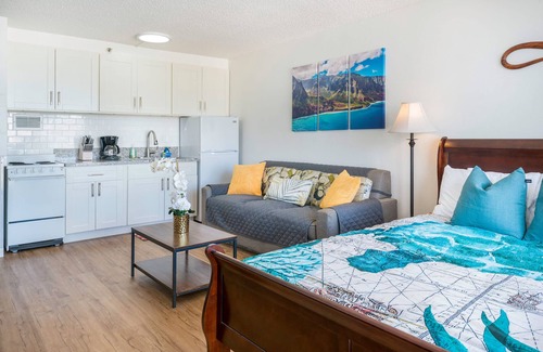 Waikiki Condo | Marine Surf Waikiki w/Beach Gear & Parking!