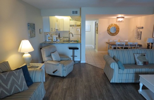 Biltmore Beach Condo | Mariner East-Huge Top Floor Balcony - Flat Screen TV! 6th floor, sleeps 6