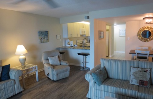 Biltmore Beach Condo | Mariner East-Huge Top Floor Balcony - Flat Screen TV! 6th floor, sleeps 6