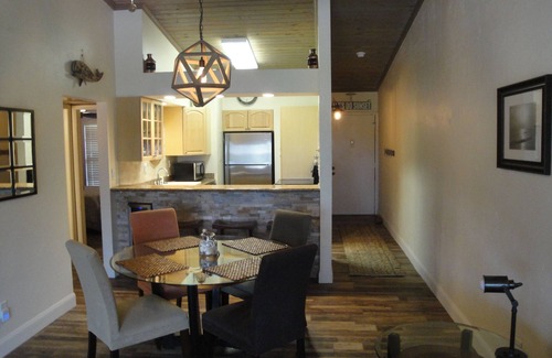 Marco Island Condo | Mariner of Marco, 2 Bedroom, 2 Bath, Gulf view, across the street from beach