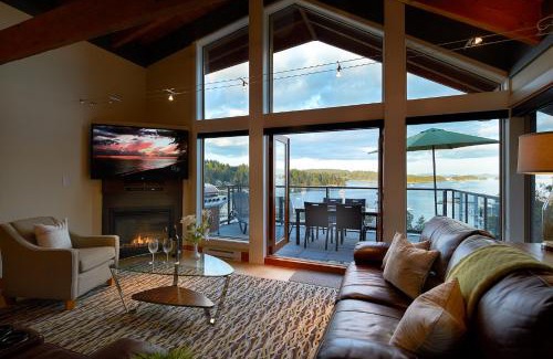 Ganges Apartment | Mariner's Loft - Salt Spring Island