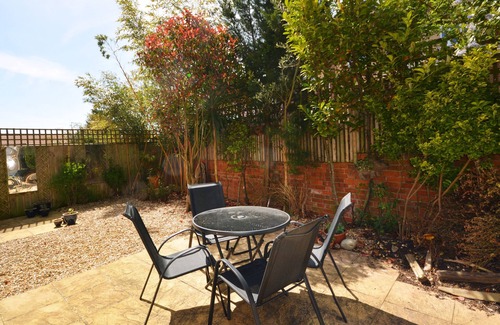 Weymouth Cottage | MARINER'S REST, pet friendly, with a garden in Weymouth