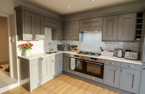 Whitby House | MARINER'S WATCH, pet friendly, character holiday cottage in Whitby