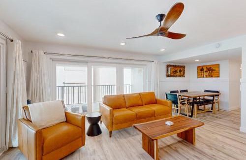 Biltmore Beach Apartment | Mariner West #601: Mariner's Haven