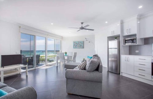 Mollymook Apartment | Mariners 2 Summary: L