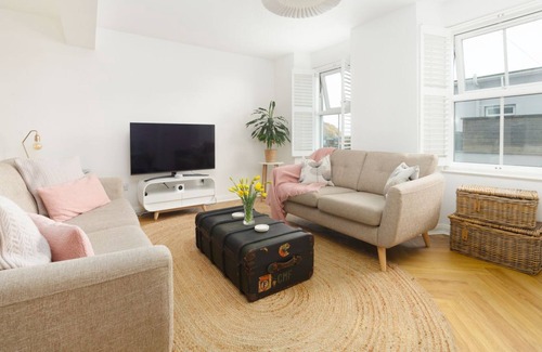 Laxey Cottage | Mariners House - a holiday cottage that sleeps 6 guests in 3 bedrooms