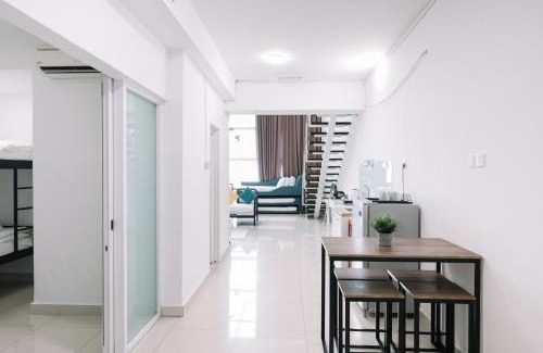 George Town Apartment | Maritime Seaview 2bedrooms 2Carparks 4-12pax