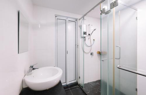George Town Apartment | Maritime Seaview 2bedrooms 2Carparks 4-12pax