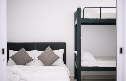 George Town Apartment | Maritime Seaview 2bedrooms 2Carparks 4-12pax