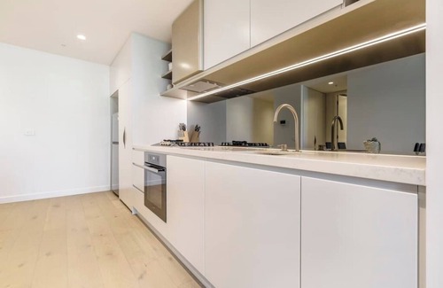 West Melbourne Apartment | Marker | Modern Vintage Pad Near Factory Outlets
