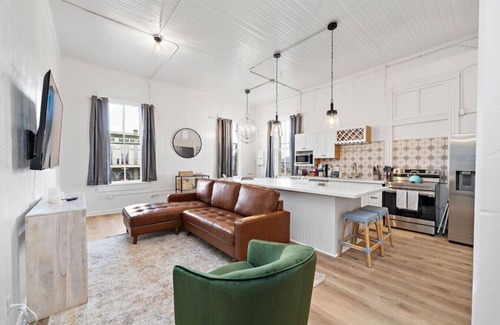 Galveston Apartment | MARKET C - Market Street Loft C