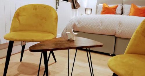 Northampton Apartment | Market Haven Kingsize Studios Town Centre with Netflix, Business & Leisure travellers, multiple units available