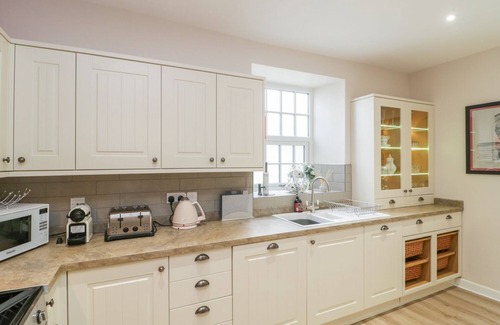 Abbotsbury Cottage | MARKET HOUSE, country holiday cottage, with open fire in Abbotsbury