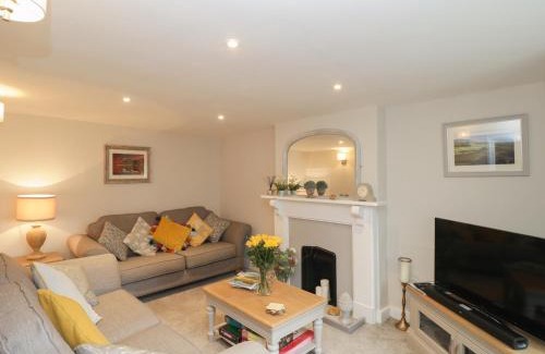 Abbotsbury House | Market House