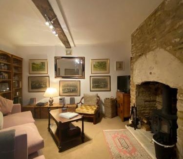 Tetbury House | Market Place Cottage, Tetbury, Cotswolds Grade II Central location