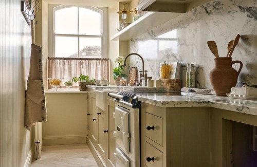 Ludwel Cottage | MARKET VIEW - THE GEORGIAN HOUSE, romantic in Ludlow
