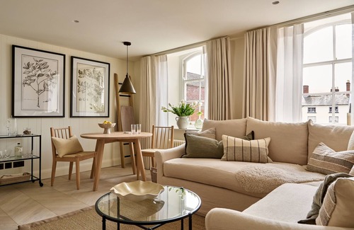 Ludwel Cottage | MARKET VIEW - THE GEORGIAN HOUSE, romantic in Ludlow