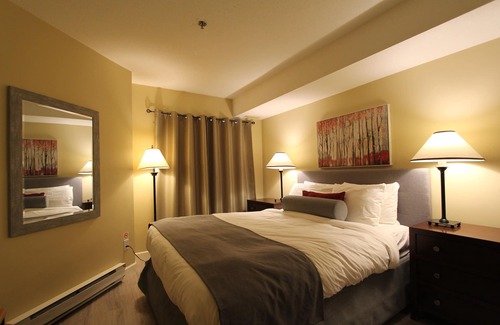 Village North Hotel | Marketplace Lodge #2H7 | Hotel Room with Queen Bed and Balcony