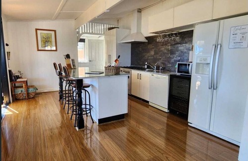 Stanthorpe Cottage | Marlay View Cottage. Luxurious, modern, spacious.