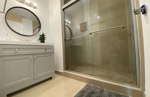 East Little Havana Apartment | Marlins Park Suites - APT 2 - Gallo Suite