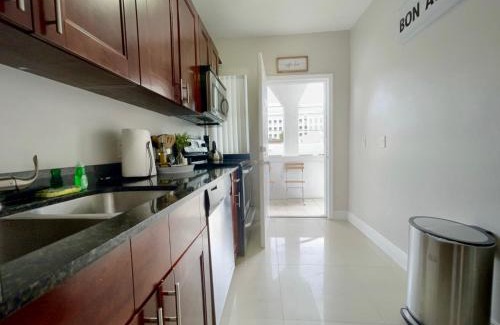 East Little Havana Apartment | Marlins Park Suites - APT 2 - Gallo Suite