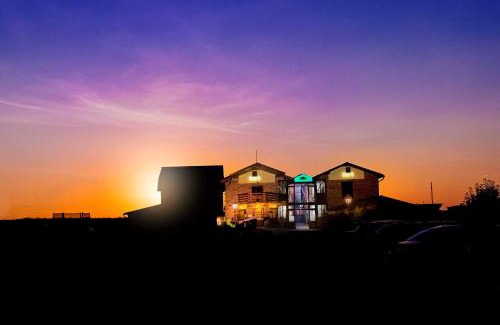 Tasnad House | MarLiv Complex