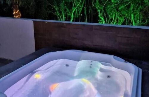 Enseada Apartment | Marmeu Enseada com jacuzzi aquecida
