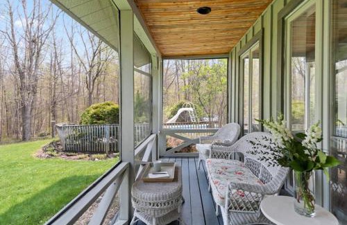 Marmora House | Marmora Retreat - Unique Waterfront Farmhouse