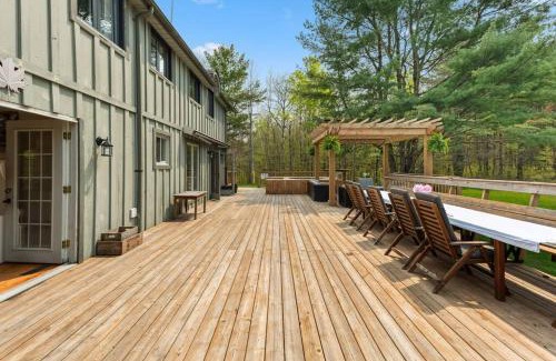 Marmora House | Marmora Retreat - Unique Waterfront Farmhouse