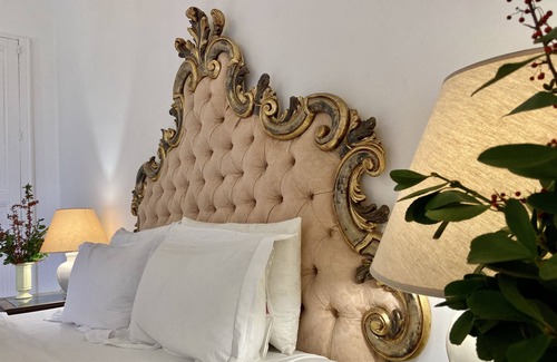 Tierce Other | Marquis Room in Chateau la Bainerie