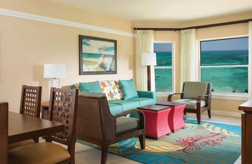 Palm Beach Resort | 🌴Marriott Aruba Surf Club✨ Experience Paradise in a 2BR Villa - Sleeps 8!