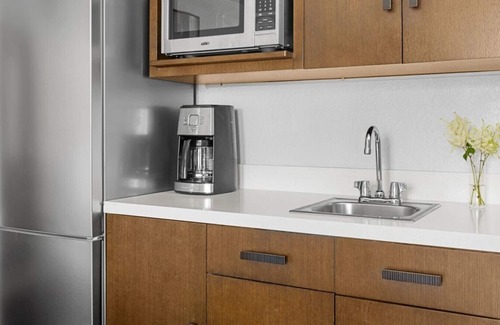 Palm Desert Condo | Marriott Desert Springs Villas I Guest Room Sleeps