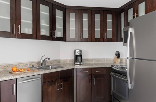 Las Vegas Apartment | Marriott Grand Chateau F1 Race Week 2 BR SUITE; Plus 2 Raider home games.