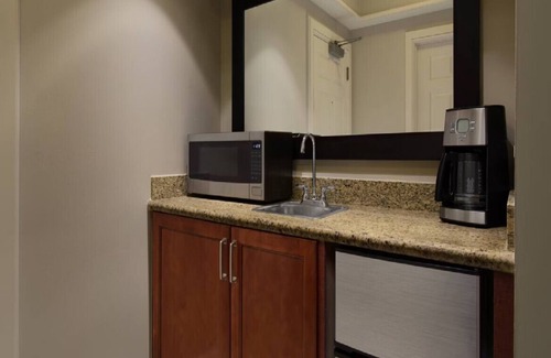Central Beach Condo | Marriott's BeachPlace Towers Luxury Guest Room