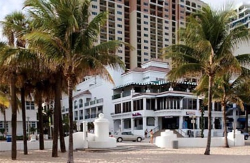Central Beach Condo | Marriott's BeachPlace Towers Luxury Guest Room
