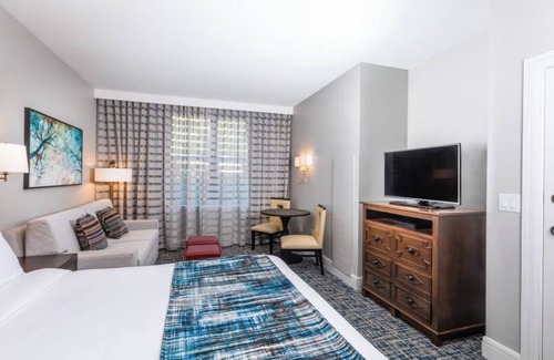 South Lake Tahoe Hotel | Marriott's Timber Lodge