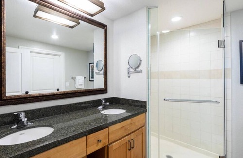 South Lake Tahoe Hotel | Marriott Timber Lodge 1BD Villa
