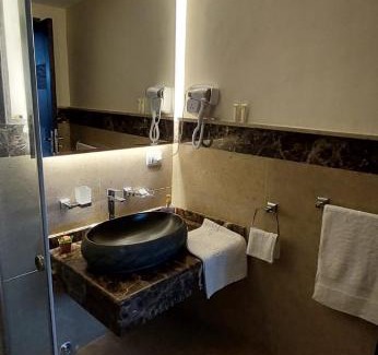 The 5th Settlement Apartment | Marron studios 6