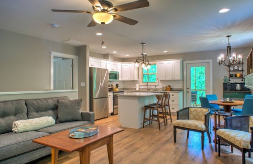Mars Hill House | Mars Hill Hideaway | Fire Pit, Views, Screened Porch + Biltmore Pass