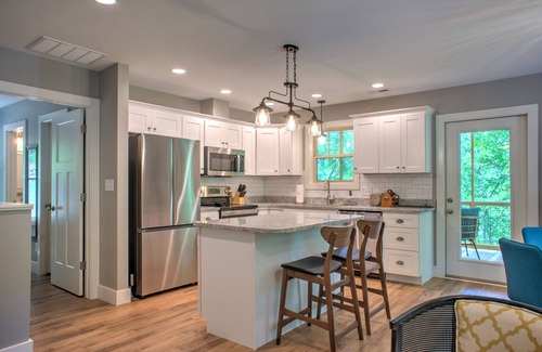Mars Hill House | Mars Hill Hideaway | Fire Pit, Views, Screened Porch + Biltmore Pass