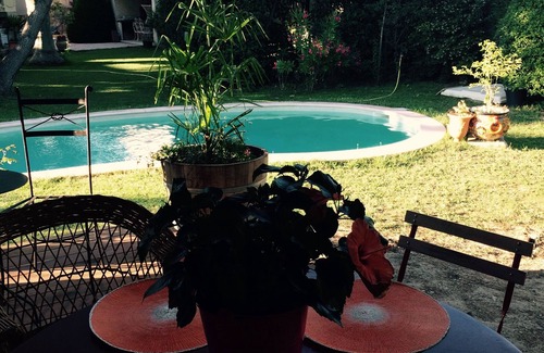Saint-Jerome House | Marseille: villa with swimming pool and large garden with trees in a very quiet area