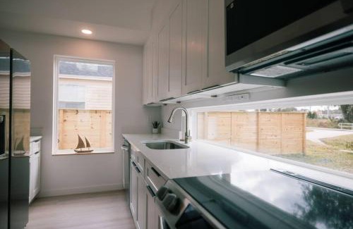 St. Augustine House | Marsh View - Modern Getaway - Mins from Downtown