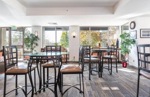 Bainbridge Island Hotel | Marshall Suites Bainbridge Island, SureStay Collection by BW