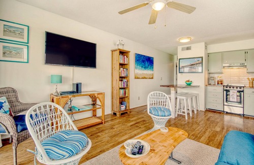 Garden City Condo | Marshside Inn 201 - Marshfront complex in Garden City Beach
