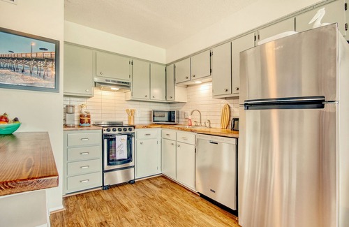 Garden City Condo | Marshside Inn 201 - Marshfront complex in Garden City Beach
