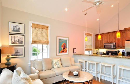 Old Town House | ~ MARTHA TRUMAN SUITE ~ Walk to Duval Street from this beautiful property!