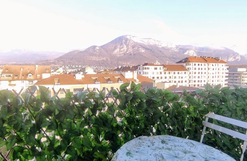Annecy Old Town Apartment | Martine a Annecy parking vue magnifique
