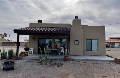 Yuma House | Martinez Lake - Desert House l Southwestern Home with Private Dock