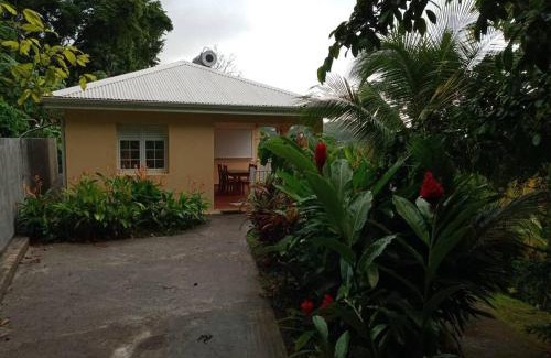Le Lamentin House | Martinique La petite maison dans la Colline