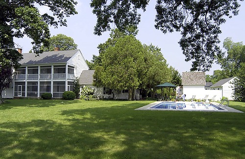 Trappe House | Martins Point: Secluded historic waterfront estate -pool, beach, dock & more!